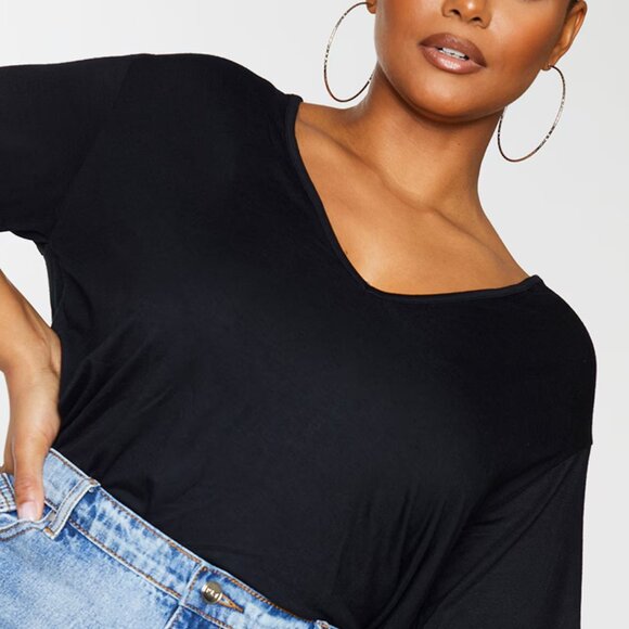 🆕 PrettyLittleThing Plus Basic Black V Neck T Shirt - Picture 3 of 4